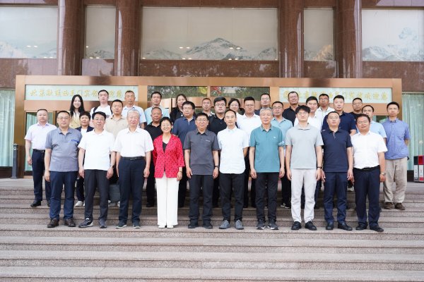 城市新能源公交車動力電池系統(tǒng)超保更換技術(shù)規(guī)范專家評審會在京圓滿舉行