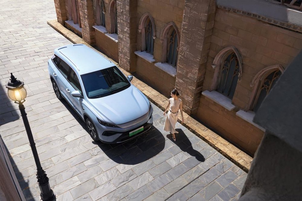 9.98萬起，2026款宋L DM-i上市，純電續(xù)航200km，標(biāo)配云輦C！