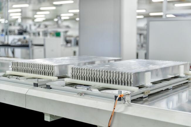 磷酸鐵鋰動(dòng)力型電池與磷酸鐵鋰儲(chǔ)能型電池的區(qū)別分析