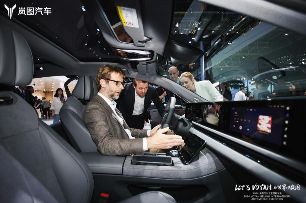 嵐圖盧放：電動(dòng)化和智能化浪潮前所未有 與眾多豪華品牌同臺(tái)競技