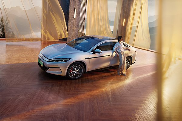 超級(jí)e平臺(tái)+第五代DM技術(shù) 比亞迪漢L20.98萬(wàn)元起售