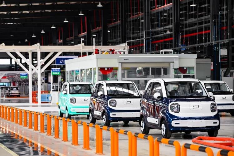 多領域頭部企業(yè)增資超85億 一汽奔騰將加速新能源轉型