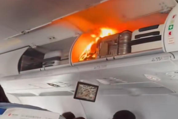 CA139航班行李架中鋰電池起火 視頻截圖