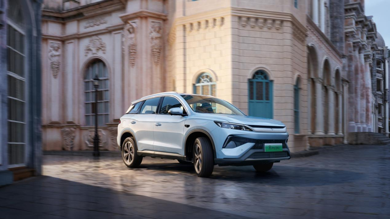 9.98萬起，2026款宋L DM-i上市，純電續(xù)航200km，標(biāo)配云輦C！