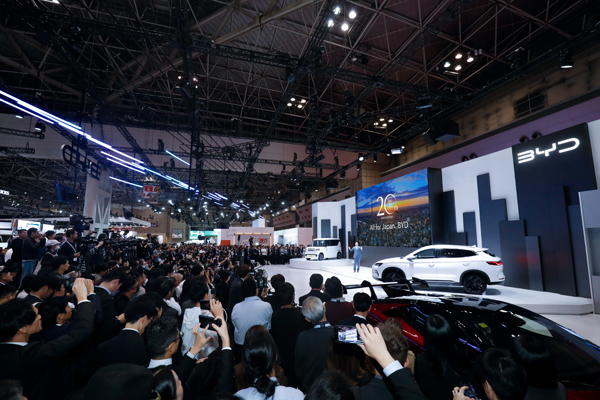 駛?cè)隟-Car腹地！比亞迪定制車型或?qū)⒏膶懭毡拒囀懈窬?/></p><p style=