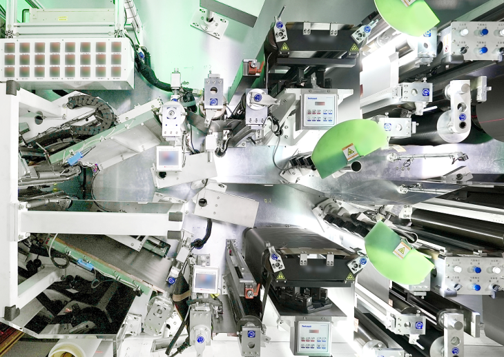 疊片短刀VS大圓柱：特斯拉宏圖背后的電池“競(jìng)賽”