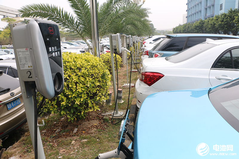 今年前兩月我國充電基礎(chǔ)設(shè)施增量42.7萬臺(tái) 樁車增量比達(dá)1:2.4