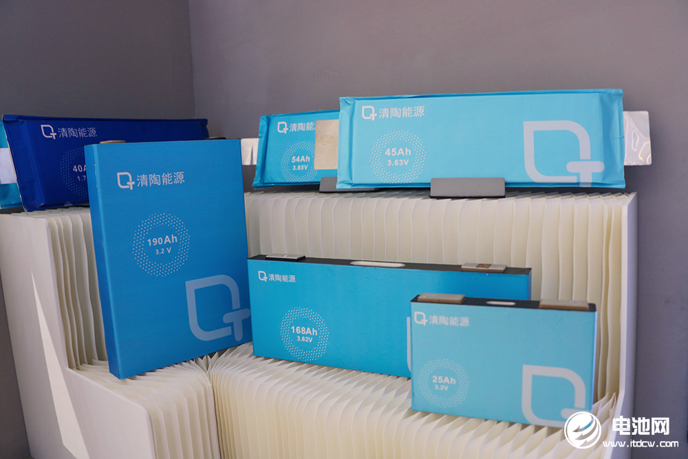 中國(guó)電池新能源產(chǎn)業(yè)鏈調(diào)研團(tuán)一行參觀考察清陶能源