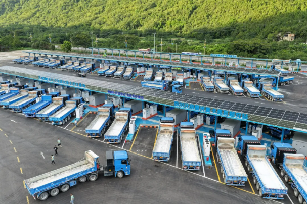 華為打造！全球首個百兆瓦級重卡超充站在四川綿陽投運
